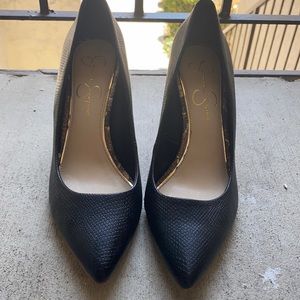 Jessica Simpson 9 1/2 Black high-heeled pumps